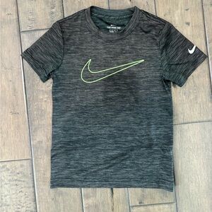 Boys size 5-6 years Nike dry fit tee shirt